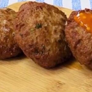 Bolinho de Carne com Queijo: Uma Explosão de Sabor