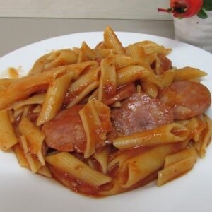 Macarrão com Linguiça Calabresa: Uma Refeição Rápida e Deliciosa