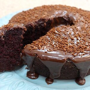 Bolo Nega Maluca: O Clássico Bolo de Chocolate Molhadinho