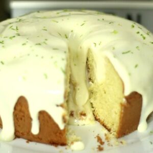 Bolo de Iogurte com Limão: Leve, Fofinho e Refrescante